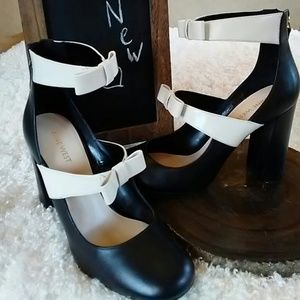 Black and Creme Bow Trim Pump nwob